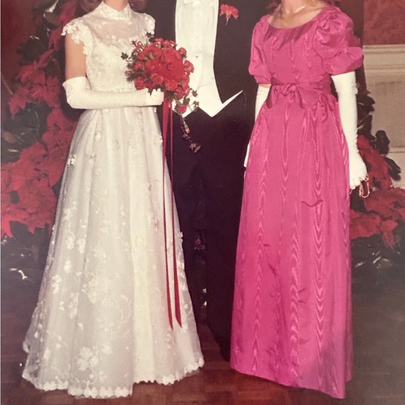 Vintage Ivory Floral Appliqué Wedding Dress - Picture 9 of 10